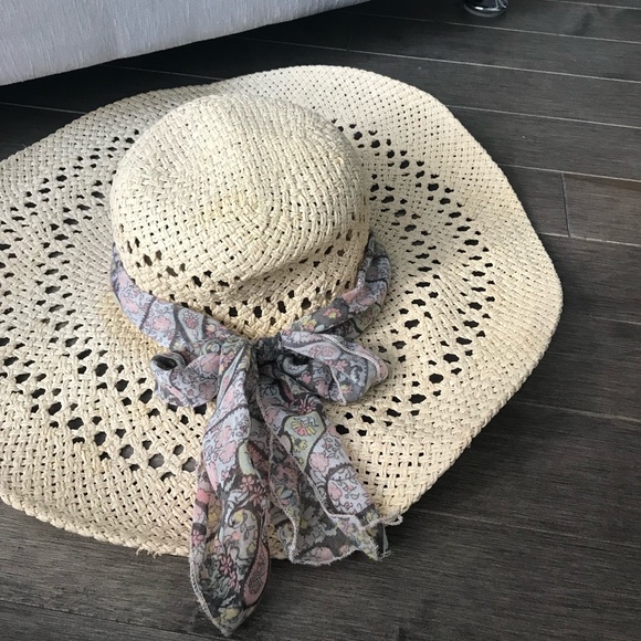 Summer hat - Picture 1 of 2